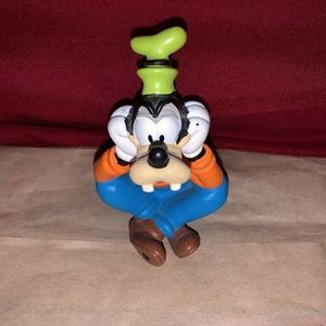 Disney Goofy sitting down figure…used condition